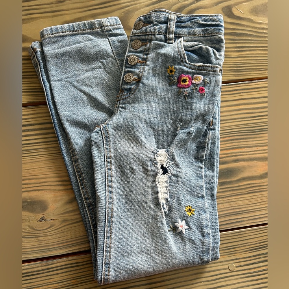 Jeans girls Cat & Jack hippy/ Boho flower embroidered distressed button small